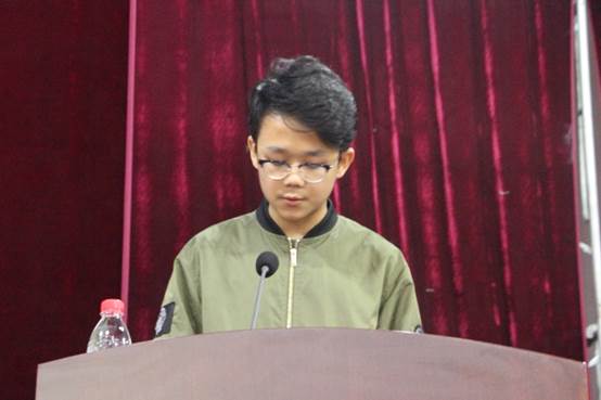 2017级本科生代表夏尚文发言